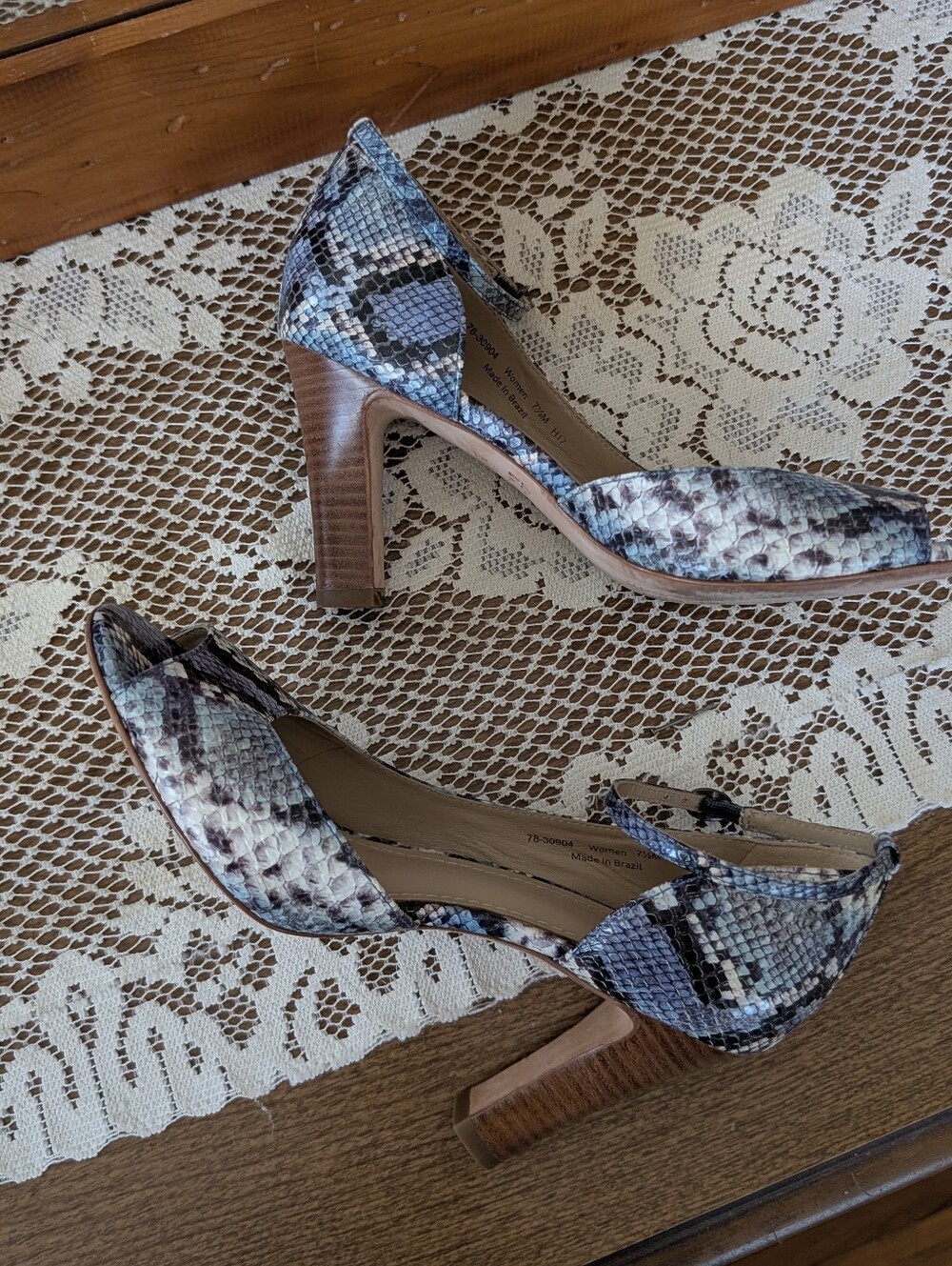 Johnston & Murphy Women's Size 7.5M Ankle-Strap Peep-Toe Heels in Snake Print
